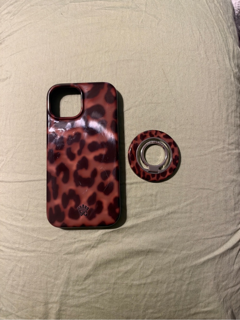 Velvet Caviar iPhone 15 Case with MagSafe Ring Grip: It Girl Leopard